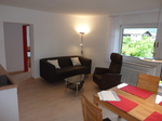 Wohnraum Couch und Relaxsessel Lavendel-Apartment
